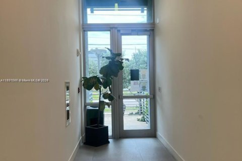 Commercial property in Hallandale Beach, Florida № 1944775 - photo 12