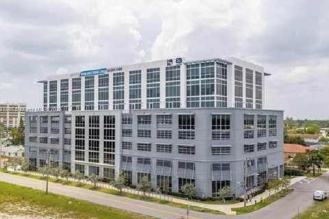 Commercial property in Hallandale Beach, Florida № 1944775 - photo 20