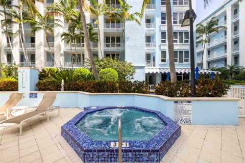Condo in Deerfield Beach, Florida, 3 bedrooms  № 2077717 - photo 29