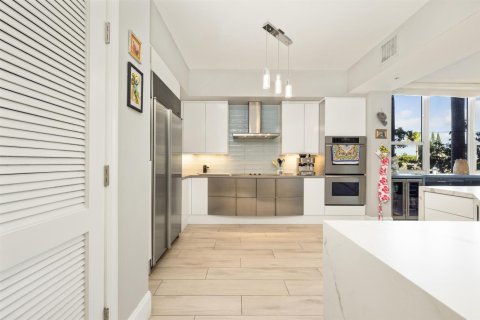 Condo in Deerfield Beach, Florida, 3 bedrooms  № 2077717 - photo 2