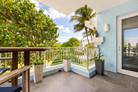 Condo in Deerfield Beach, Florida, 3 bedrooms  № 2077717 - photo 9