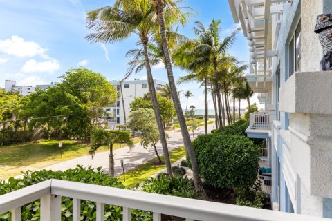 Condo in Deerfield Beach, Florida, 3 bedrooms  № 2077717 - photo 10