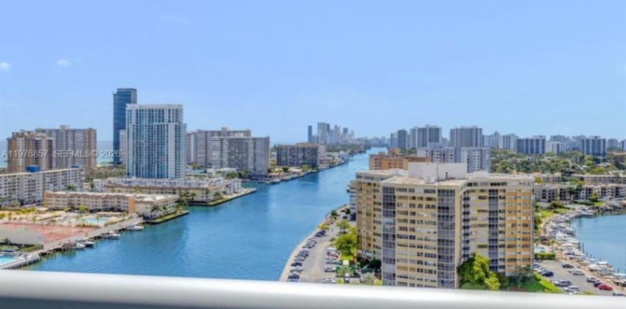 Condo in Hallandale Beach, Florida, 2 bedrooms  № 2042423