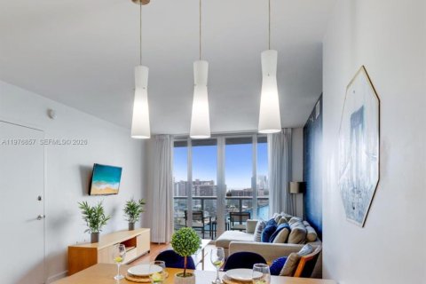 Condo in Hallandale Beach, Florida, 2 bedrooms  № 2042423 - photo 4