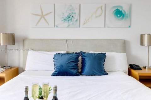 Condo in Hallandale Beach, Florida, 2 bedrooms  № 2042423 - photo 5