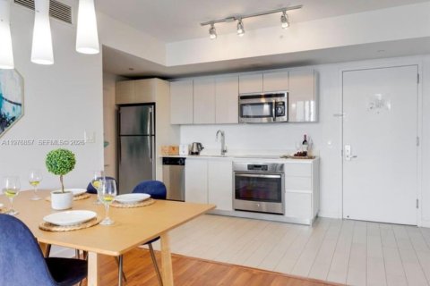 Condo in Hallandale Beach, Florida, 2 bedrooms  № 2042423 - photo 10