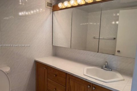 Снять в аренду кондоминиум в Майами-Бич, Флорида 1 спальня, 91.04м2, № 2082552 - фото 18