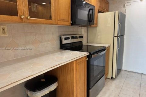 Снять в аренду кондоминиум в Майами-Бич, Флорида 1 спальня, 91.04м2, № 2082552 - фото 23