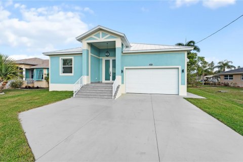 House in Fort Myers, Florida 3 bedrooms № 1875181 - photo 1