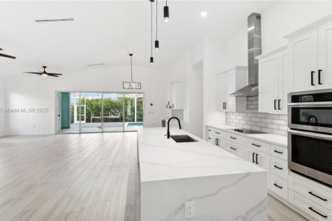 House in Fort Myers, Florida 3 bedrooms № 1875181 - photo 18