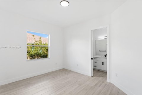 House in Fort Myers, Florida 3 bedrooms № 1875181 - photo 14