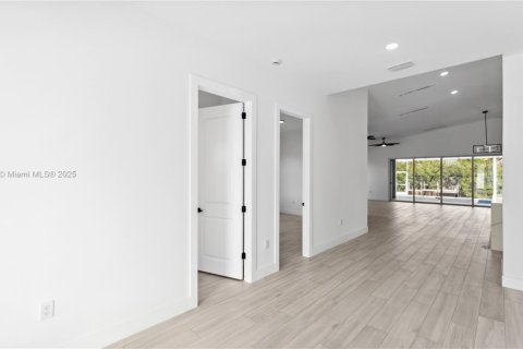 House in Fort Myers, Florida 3 bedrooms № 1875181 - photo 8