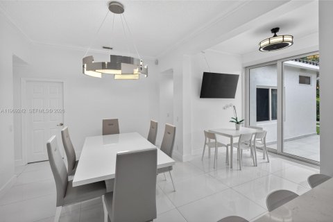 Купить виллу или дом в Уэстон, Флорида 3 спальни, 148.55м2, № 2033425 - фото 17