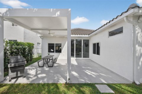 Купить виллу или дом в Уэстон, Флорида 3 спальни, 148.55м2, № 2033425 - фото 24