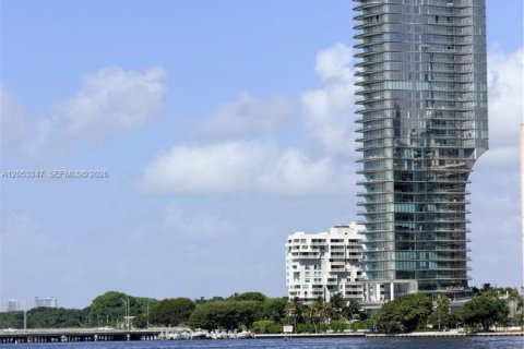 Condo in Miami, Florida, 3 bedrooms  № 2254203