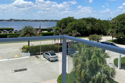 Copropriété à louer à Palm Beach, Floride: 2 chambres, 138.98 m2 № 2417643 - photo 20