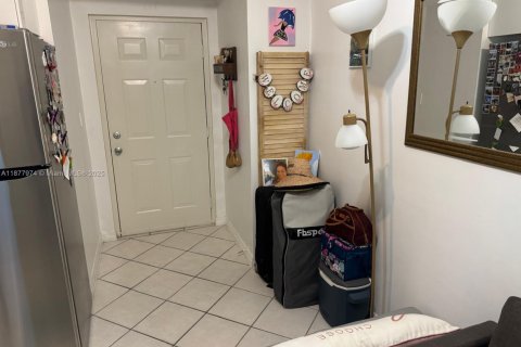 Copropriété à louer à Miami, Floride: 1 chambre, 33.63 m2 № 1922957 - photo 5