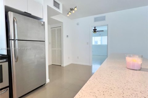 Снять в аренду квартиру в Майами-Бич, Флорида 1 спальня, 77.11м2, № 2034686 - фото 5