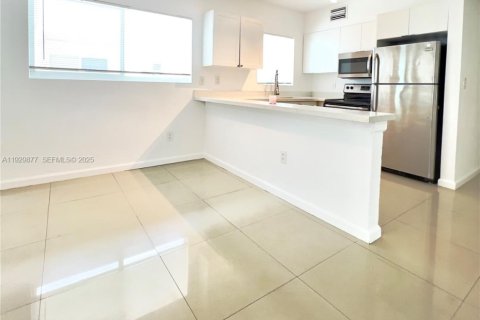 Снять в аренду квартиру в Майами-Бич, Флорида 1 спальня, 77.11м2, № 2034686 - фото 8