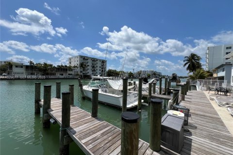 Снять в аренду квартиру в Майами-Бич, Флорида 1 спальня, 77.11м2, № 2034686 - фото 11