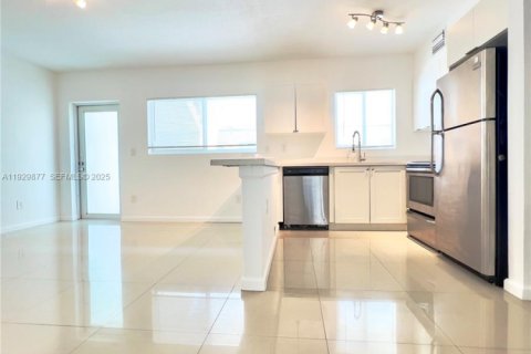 Снять в аренду квартиру в Майами-Бич, Флорида 1 спальня, 77.11м2, № 2034686 - фото 9