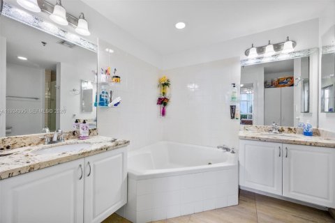 Купить кондоминиум в Дорал, Флорида 3 спальни, 123.56м2, № 1995243 - фото 11
