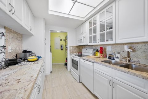 Купить кондоминиум в Дорал, Флорида 3 спальни, 123.56м2, № 1995243 - фото 7