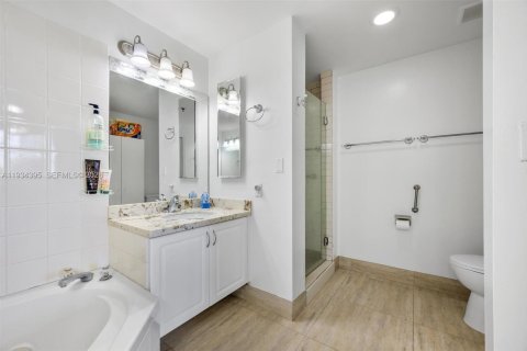 Купить кондоминиум в Дорал, Флорида 3 спальни, 123.56м2, № 1995243 - фото 12