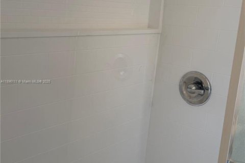 Commercial property in Miami, Florida 1 bedroom, 55.74 sq.m. № 1953118 - photo 2