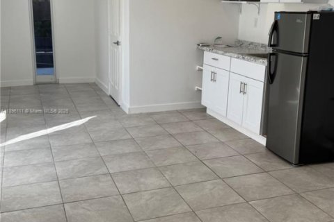 Commercial property in Miami, Florida 1 bedroom, 55.74 sq.m. № 1953118 - photo 5