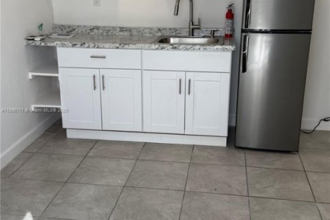 Commercial property in Miami, Florida 1 bedroom, 55.74 sq.m. № 1953118 - photo 1