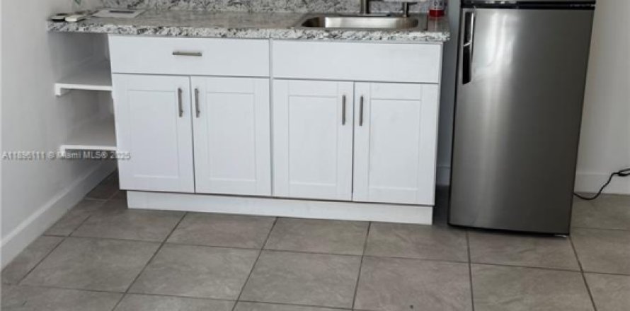 Commercial property in Miami, Florida 1 bedroom, 55.74 sq.m. № 1953118