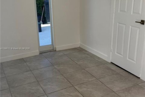 Commercial property in Miami, Florida 1 bedroom, 55.74 sq.m. № 1953118 - photo 12