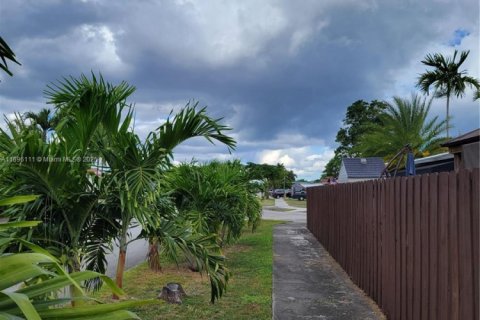 Commercial property in Miami, Florida 1 bedroom, 55.74 sq.m. № 1953118 - photo 13