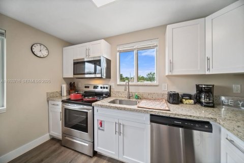 Снять в аренду виллу или дом в Холливуд, Флорида 2 спальни, 74.32м2, № 1991992 - фото 2