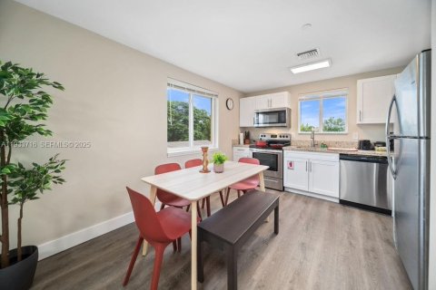 Снять в аренду виллу или дом в Холливуд, Флорида 2 спальни, 74.32м2, № 1991992 - фото 4