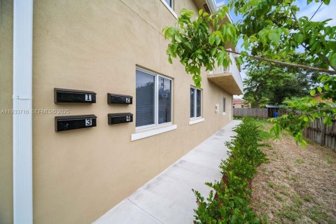 Снять в аренду виллу или дом в Холливуд, Флорида 2 спальни, 74.32м2, № 1991992 - фото 17