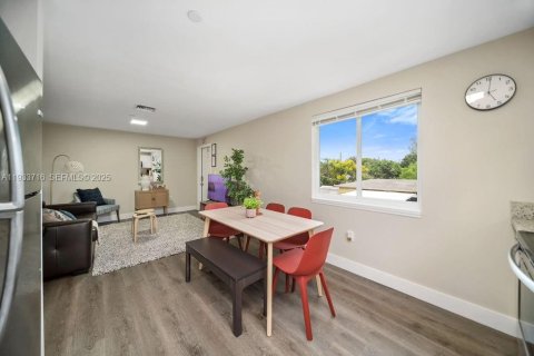 Снять в аренду виллу или дом в Холливуд, Флорида 2 спальни, 74.32м2, № 1991992 - фото 7