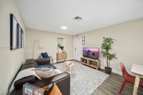 Снять в аренду виллу или дом в Холливуд, Флорида 2 спальни, 74.32м2, № 1991992 - фото 8