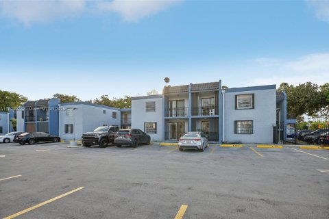 Copropriété à vendre à Miami, Floride: 2 chambres, 72 m2 № 1949296 - photo 23