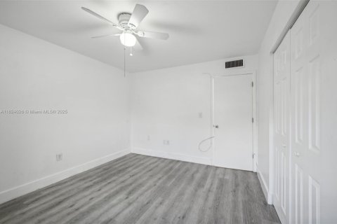 Copropriété à vendre à Miami, Floride: 2 chambres, 72 m2 № 1949296 - photo 18