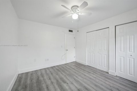 Copropriété à vendre à Miami, Floride: 2 chambres, 72 m2 № 1949296 - photo 17