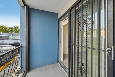 Copropriété à vendre à Miami, Floride: 2 chambres, 72 m2 № 1949296 - photo 21