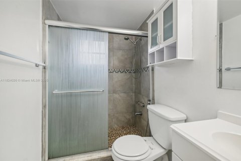 Copropriété à vendre à Miami, Floride: 2 chambres, 72 m2 № 1949296 - photo 14
