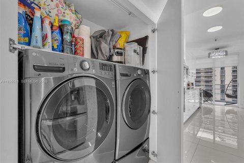 Купить кондоминиум в Авентура, Флорида 2 спальни, 175.31м2, № 2053413 - фото 15