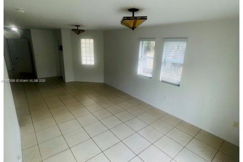 Condo in Doral, Florida, 3 bedrooms  № 2037270 - photo 7