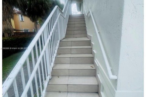 Condo in Doral, Florida, 3 bedrooms  № 2037270 - photo 13