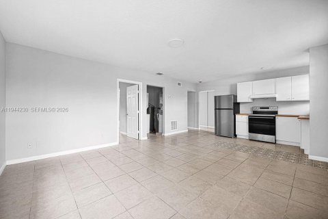 Condominio en alquiler en Opa-locka, Florida, 3 dormitorios, 98.1 m2 № 2054888 - foto 11