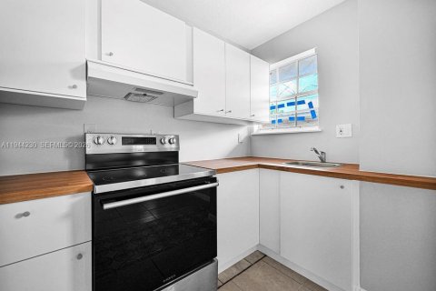 Condominio en alquiler en Opa-locka, Florida, 3 dormitorios, 98.1 m2 № 2054888 - foto 16