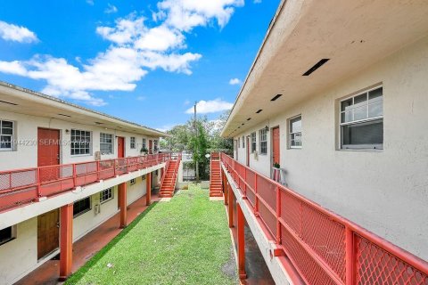 Condominio en alquiler en Opa-locka, Florida, 3 dormitorios, 98.1 m2 № 2054888 - foto 6